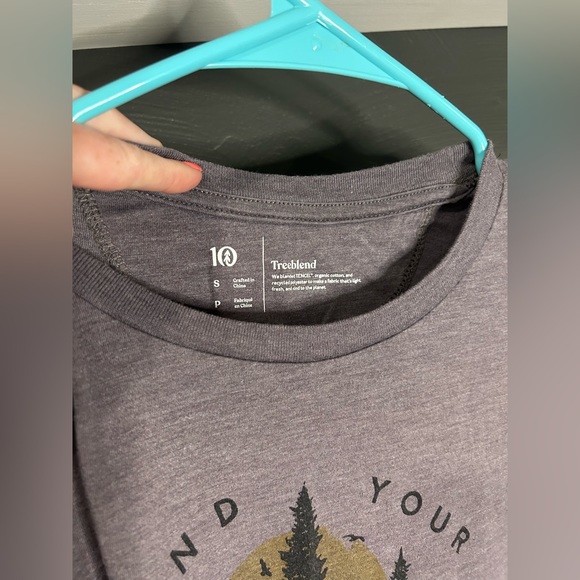 Tree blend from Buckle size S graphic tee. - Picture 4 of 5